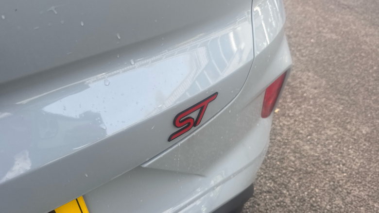 Ford Puma ST 1.0 EcoBoost Hybrid mHEV ST 5dr DCT Petrol Hatchback